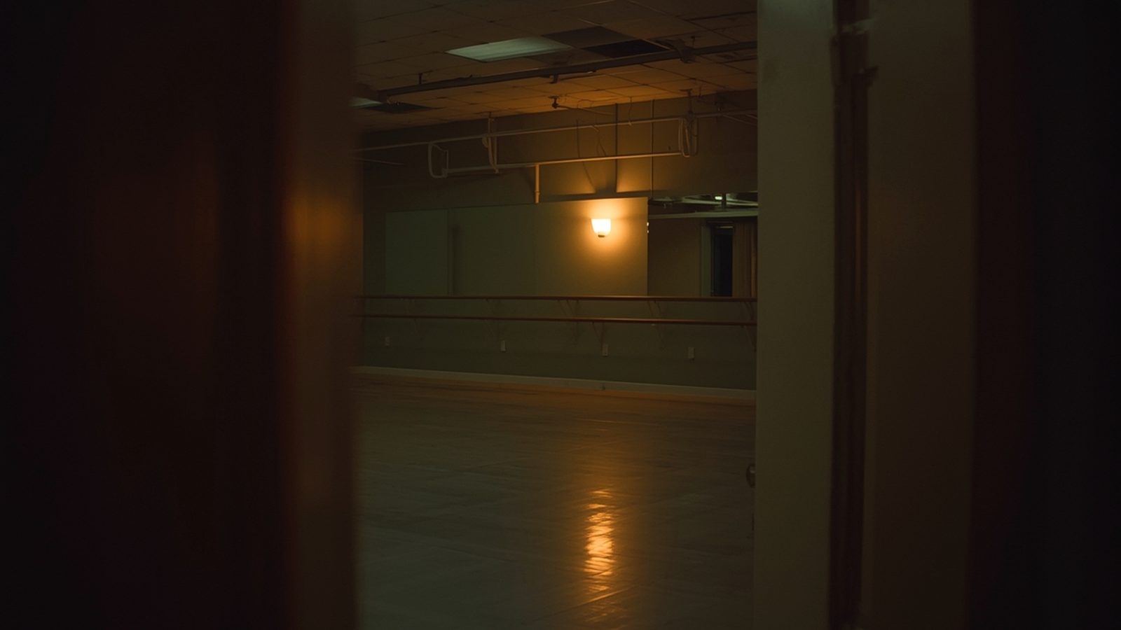 Recepcionista na escola de dança: quando contratar a primeira pessoa de atendimento e o que ela precisa assumir